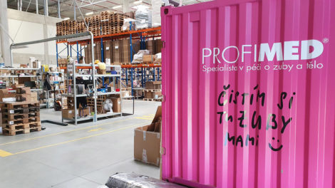 Růžový kontejner ve skladu Profimed