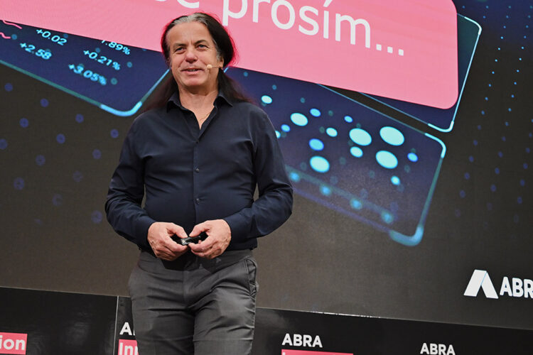 Petr Vacek prezentuje webové rozhraní ERP systému ABRA Gen